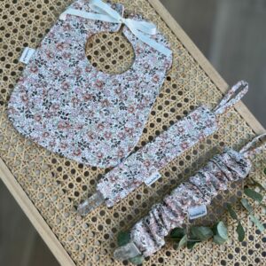 Babero y Chupetero Flor Beli Rosa