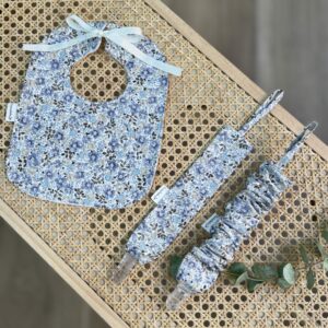 Babero y Chupetero Flor Beli Azul