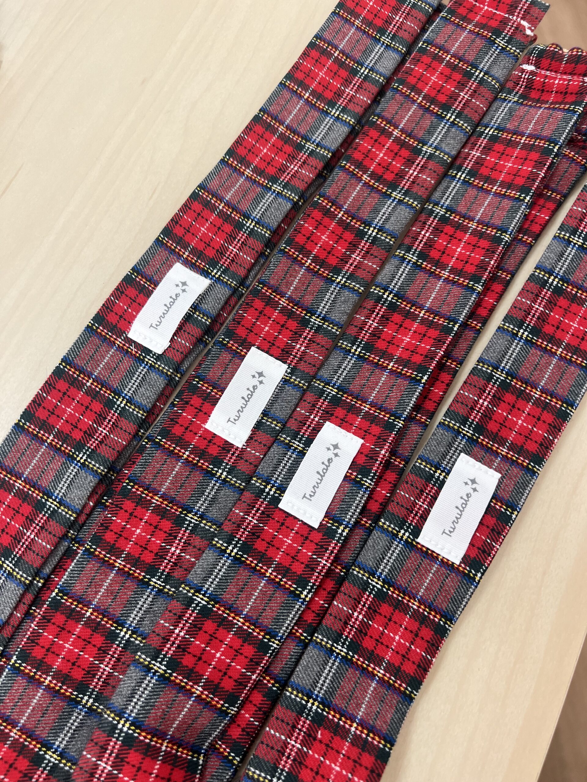 Cuelga móvil Tartán gris