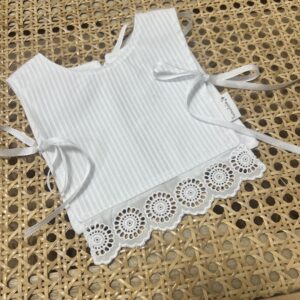 Babero Vida Raya blanca volante