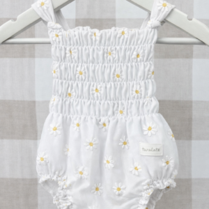 Peto margaritas bordadas